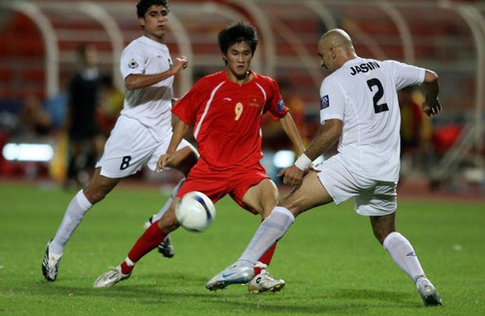 Công Vinh trong trận đấu với Iraq ở tứ kết Asian Cup 2007 ở Bangkok tháng 7/2007.
